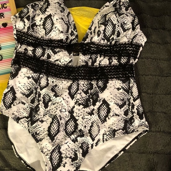 🔖 One piece Swimsuit - Picture 6 of 8